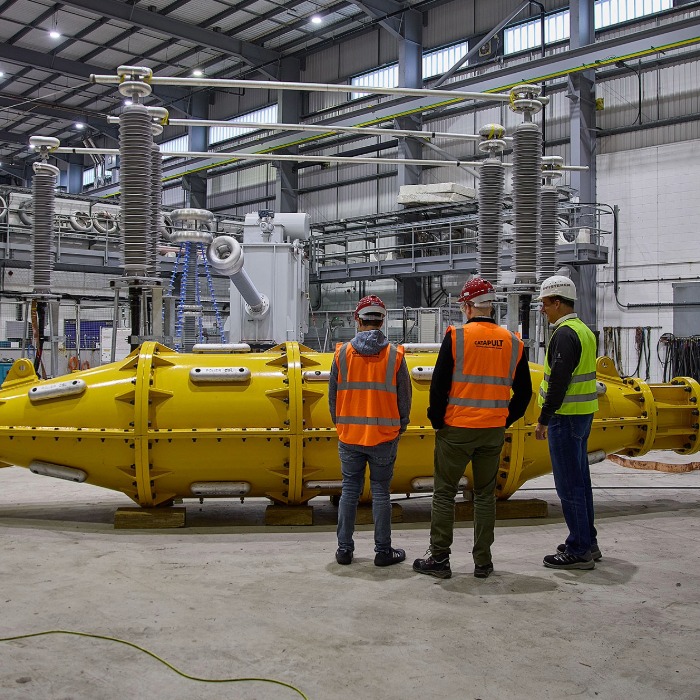 Drei Mitarbeiter vor einer Seemuffe